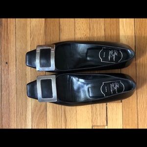 Classic Roger Vivier Flats